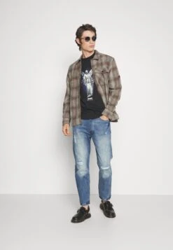 YOURTURN Fallen Schoolzi - T-Shirt Print - Black -Stijlvolle Herenkleding Winkel 2b96468570f346dfa85baf08586d9f17