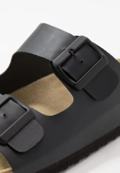 Pier One Unisex - Pantoffels - Black 17 Pier One Unisex - Pantoffels - Black -Stijlvolle Herenkleding Winkel 2c1088e9c35241008f77393ded163426