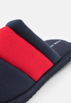 Pier One Unisex - Pantoffels - Dark Blue/Red -Stijlvolle Herenkleding Winkel 3873ff5ffc164a00938853720f513c10