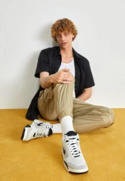 Nike Sportswear Air Flight Lite Mid Nas - Sneakers Hoog - Photon Dust/Black/Metallic Silver/Light Smoke Grey/White/Pale Ivory -Stijlvolle Herenkleding Winkel 560daf0e121c4269ba1c67652031ecf4