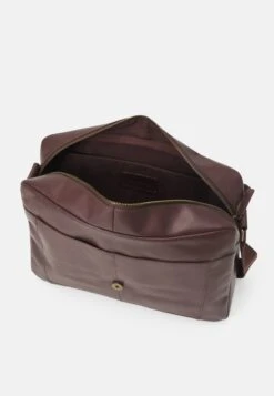 Pier One Leather Unisex - Laptoptas - Brown -Stijlvolle Herenkleding Winkel 5b4d14f90e4c4510b679f04d80f27b19
