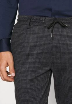 Indicode Jeans Eberlein With Rolled Up - Broek - Macan Grey 15 Indicode Jeans Eberlein With Rolled Up - Broek - Macan Grey -Stijlvolle Herenkleding Winkel 7e09ac185e78402dbaba868335a6dad9