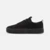 YOURTURN Unisex - Sneakers Laag - Black -Stijlvolle Herenkleding Winkel 8119a81ad47943d7bc004c5f0baab7a3