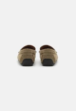 Pier One Unisex - Mocassins - Olive 10 Pier One Unisex - Mocassins - Olive -Stijlvolle Herenkleding Winkel 83d1f5a6a06847da9775750cb73a9d57