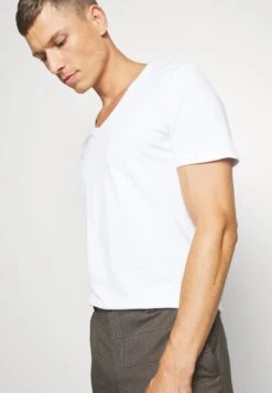 Pier One 2 Pack - T-Shirt Basic - White 13 Pier One 2 Pack - T-Shirt Basic - White -Stijlvolle Herenkleding Winkel 8a50f47374ab42e380a66ae8b1778f0e