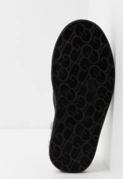 Ugg Scuff - Pantoffels - Black 12 Ugg Scuff - Pantoffels - Black -Stijlvolle Herenkleding Winkel a7d657a828814ad5b648a220729f64dd