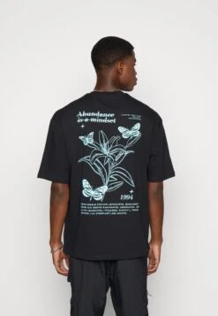 YOURTURN Chest Tee Unisex - T-Shirt Print - 802 - Black -Stijlvolle Herenkleding Winkel b2af27d4ebd04411a960eb8d69437ecf