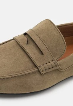 Pier One Unisex - Mocassins - Olive 13 Pier One Unisex - Mocassins - Olive -Stijlvolle Herenkleding Winkel b83ce5023459458684cd77d6054024cf