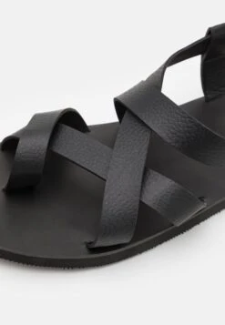 Pier One Teensandalen - Black 13 Pier One Teensandalen - Black -Stijlvolle Herenkleding Winkel bfc9cb202a1044a7af0b0ffa2591ad7d