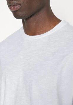 DRYKORN Eros - T-Shirt Basic - White -Stijlvolle Herenkleding Winkel d39c06f4781743448f30018aac51f288