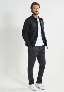 Pier One 2 Pack - T-Shirt Basic - White 8 Pier One 2 Pack - T-Shirt Basic - White -Stijlvolle Herenkleding Winkel ee6eba2972234e879b90da4d007f28f1